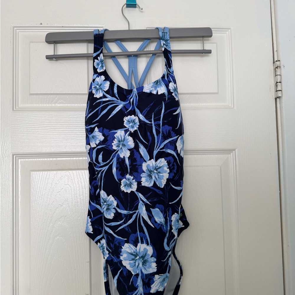 Speedo Blue Floral Women's One Piece Swimsuit Size 6. NWOT #0079